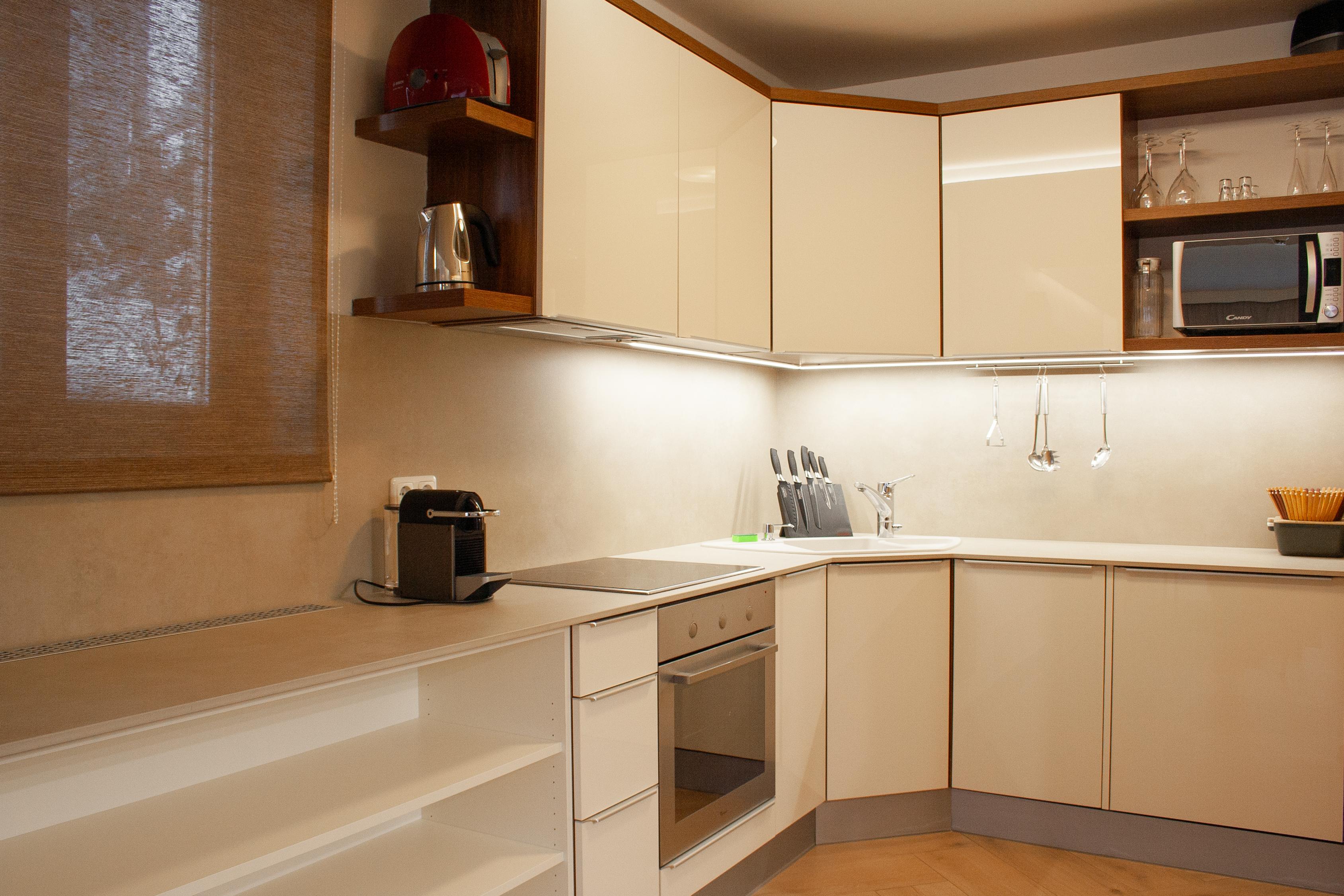 Bright, fully equipped kitchen at SissiPark.