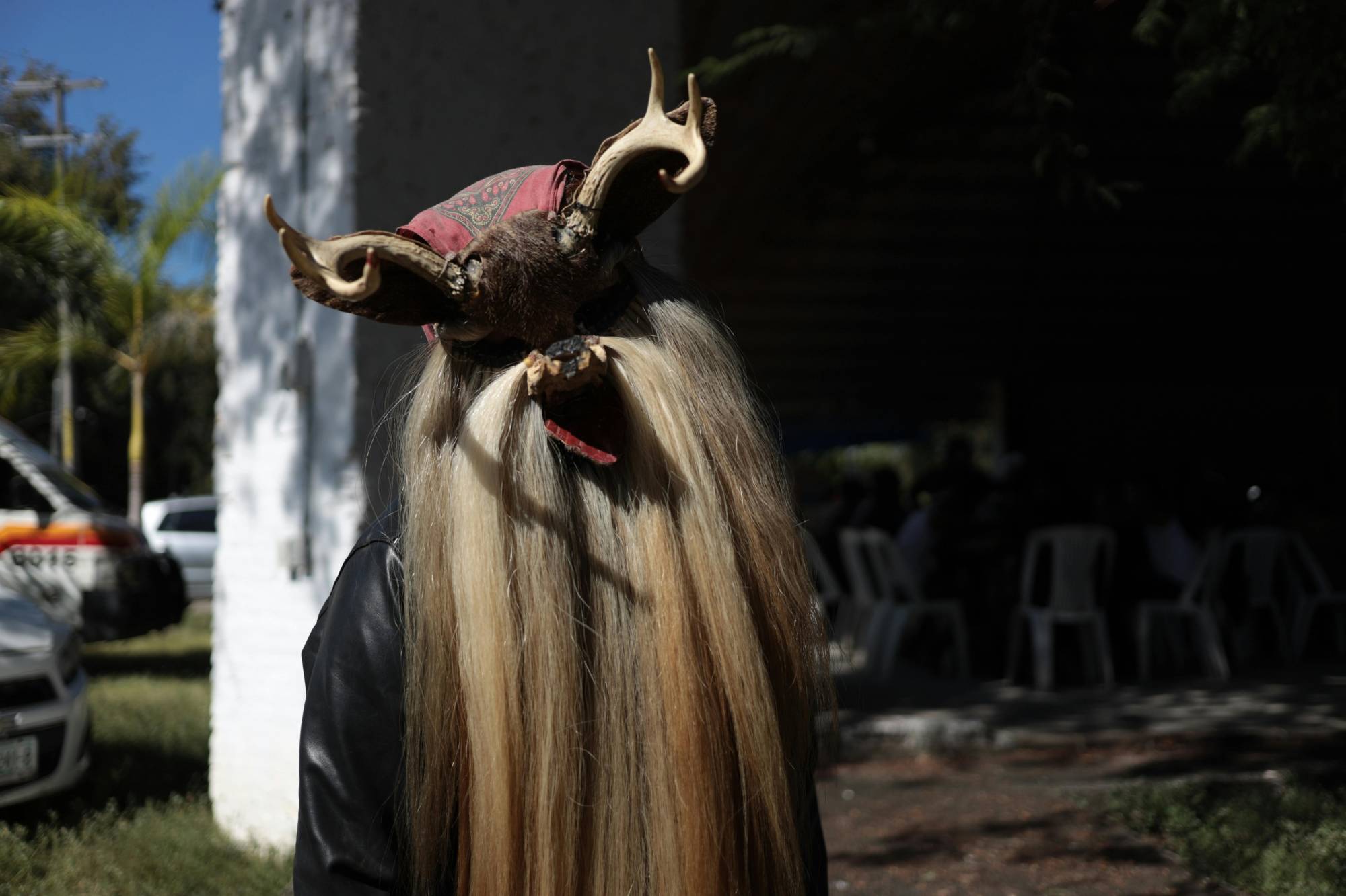Person in Busó-Kostüm beim Krampusumzug in Öblarn.