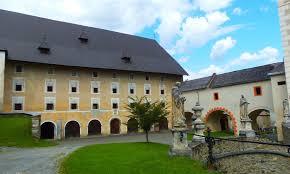 Stift St. Lambrecht von oben.