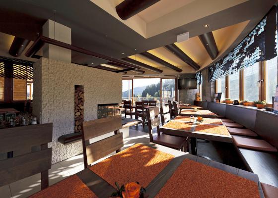 Spacious, bright bistro next to the ski slope at SissiPark.